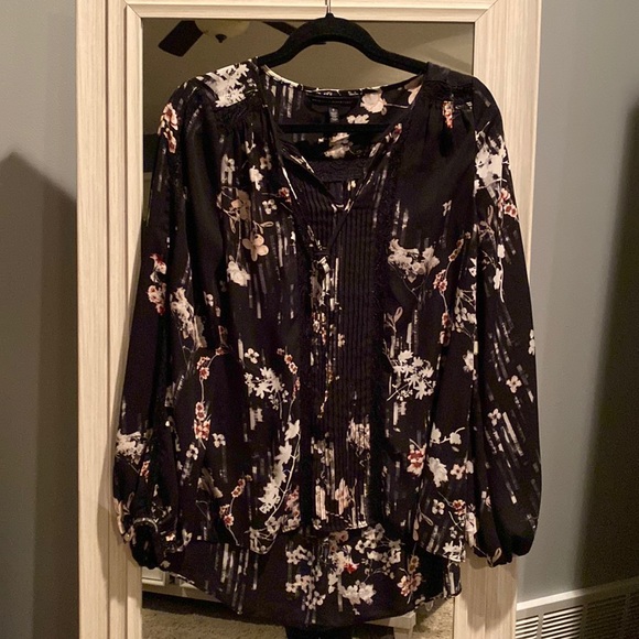 White House Black Market Tops - Tunic length flowered blouse